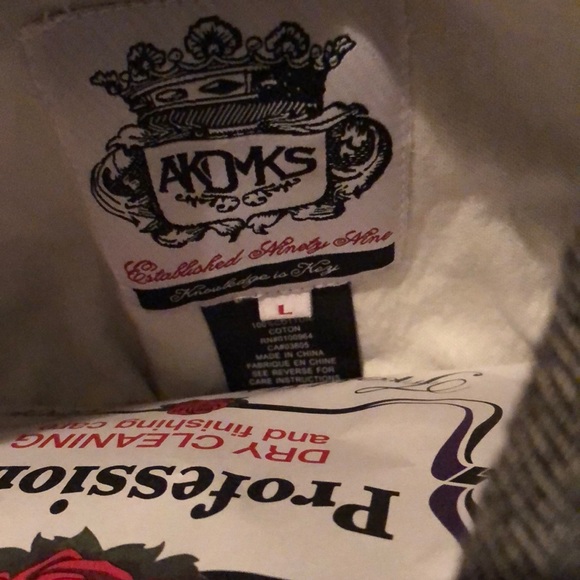 Button down - Picture 3 of 8